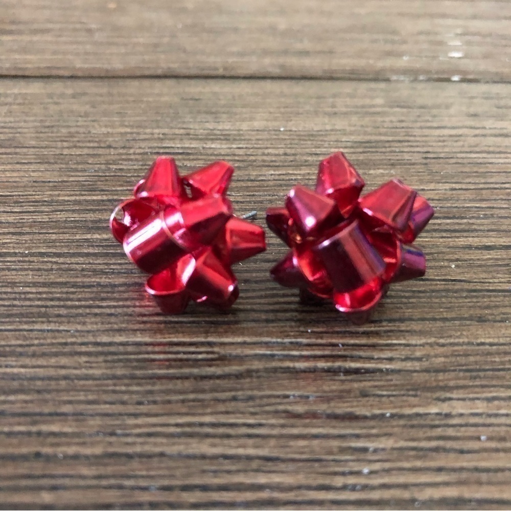 Red metal Christmas bow stud earrings